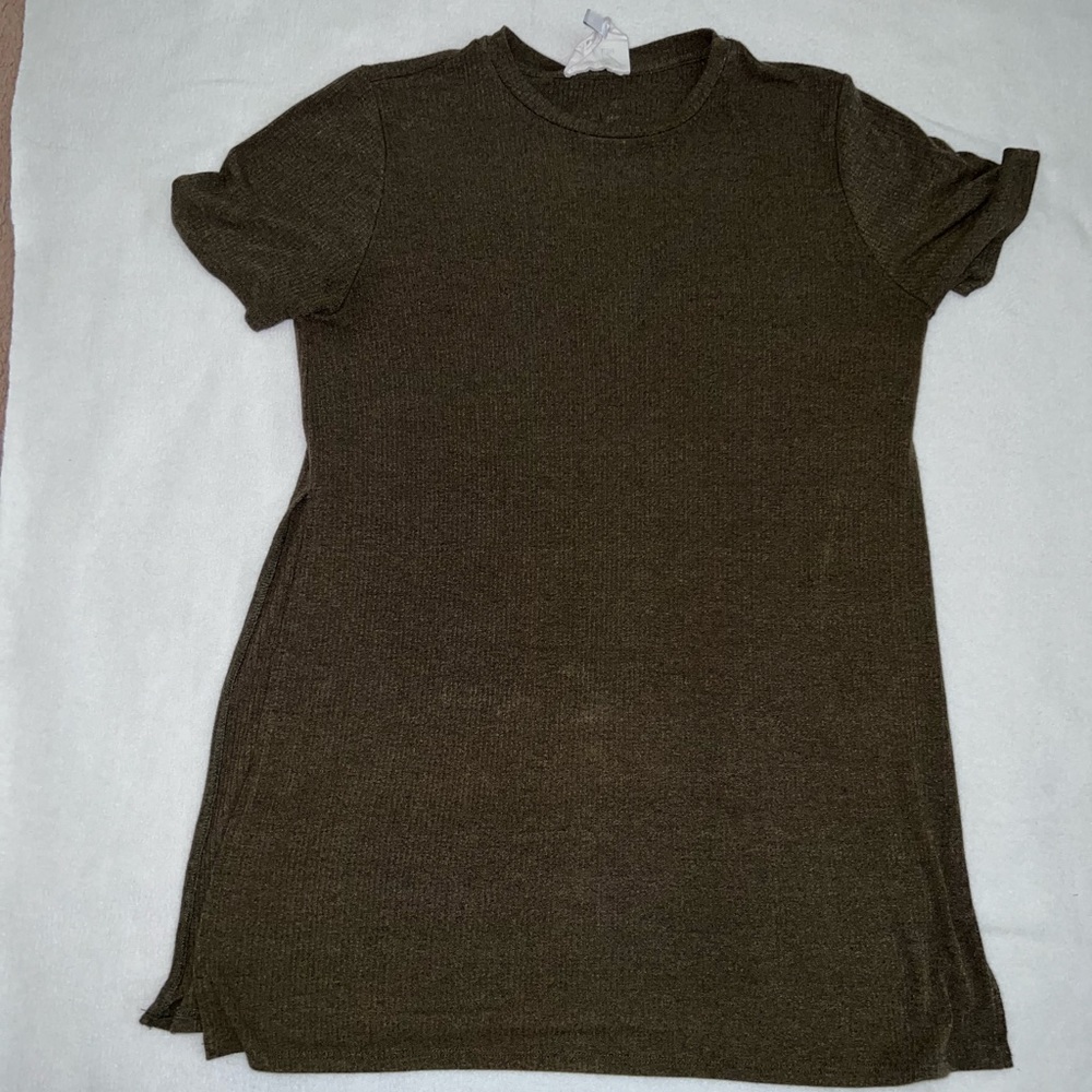 Open side cut on both side olvide green shirt